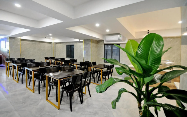 Golden Lotus Hotel