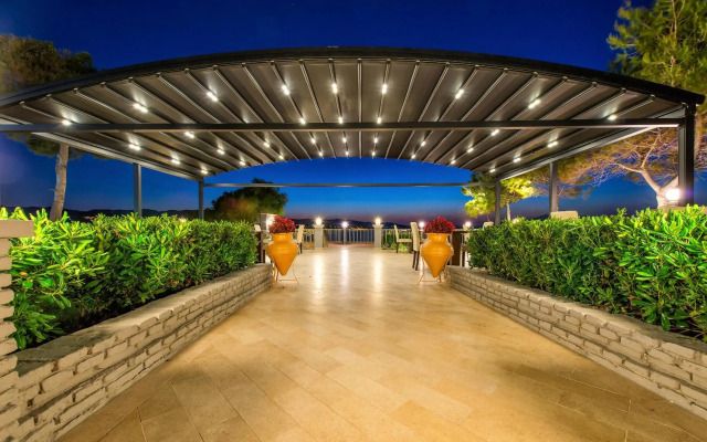 Balcony Hotel - Adults Only
