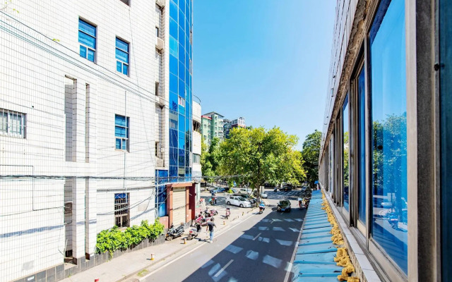 Locals Apartment House 40