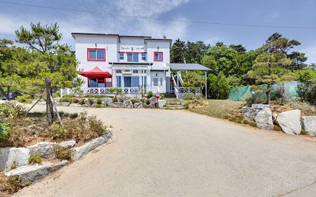 Daebudo White Pension
