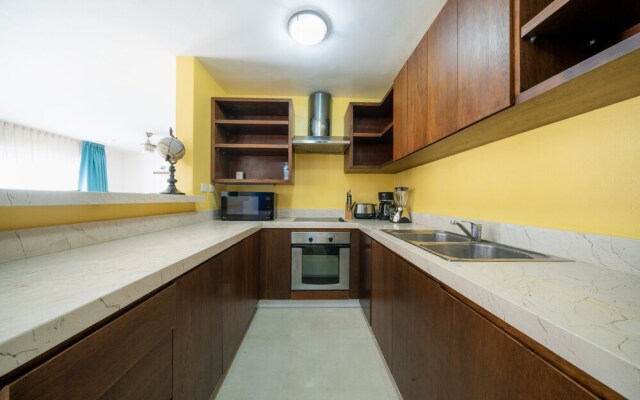 2 BR PH with Jacuzzi near to the Beach