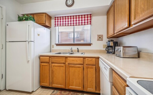 Winterpoint 20 2 Bedroom Townhouse by RedAwning