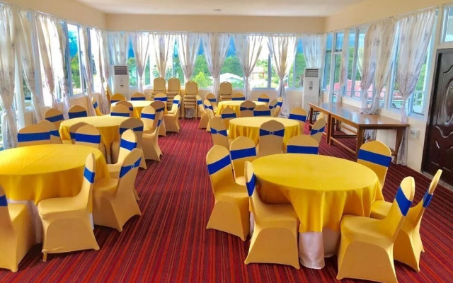 Gold Hotel