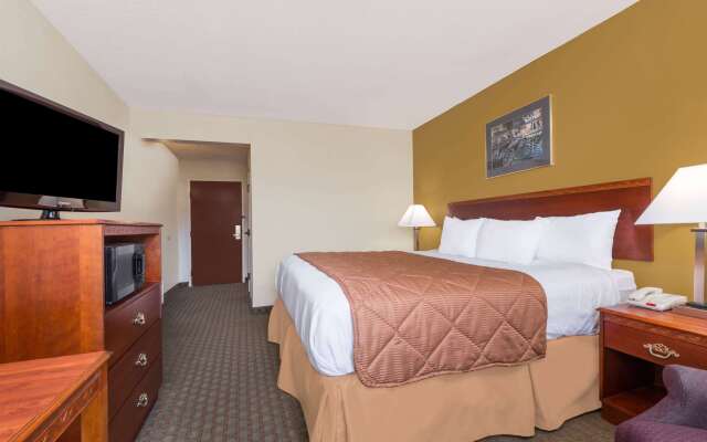 Days Inn by Wyndham Norton