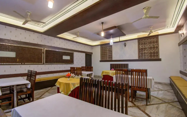 OYO 83174 Rani Bagh Resort