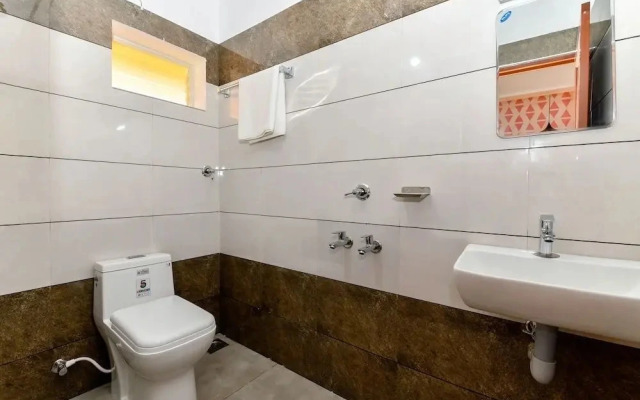 White House by OYO Rooms