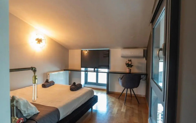 Minimal Brand New Loft next to Subway