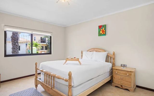 Gold Coast 4br4 5BA Villa w Privatepool Gym
