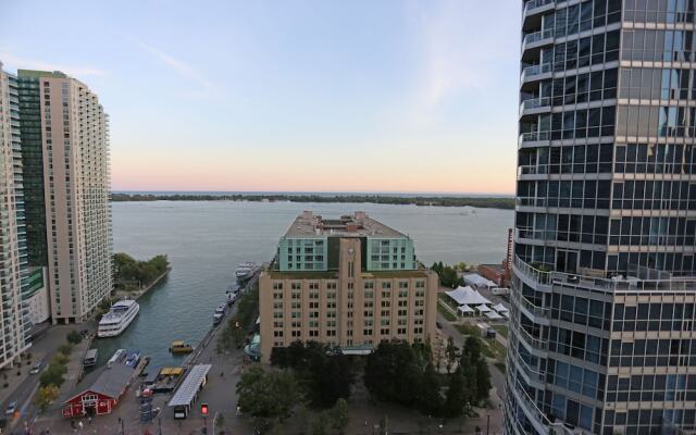 Spectacular High Rise On The Waterfront
