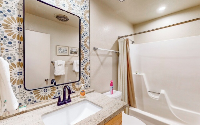 3BR Condo w/ Fire Pit & Full Kitchen