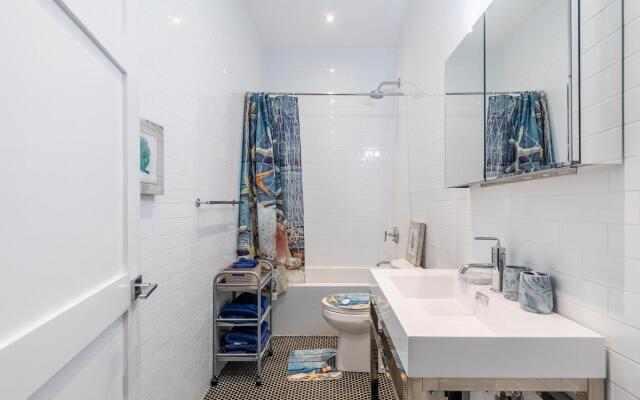 2BR 2 STOREY LOFT. Free Parking.Gym