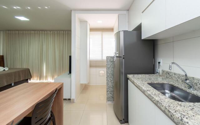 Flat com linda Piscina no Setor Bueno - TH605