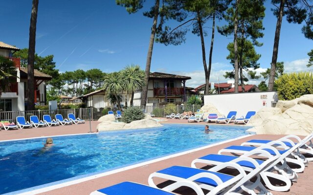 Semi-Detached Holiday Home in Green Surroundings