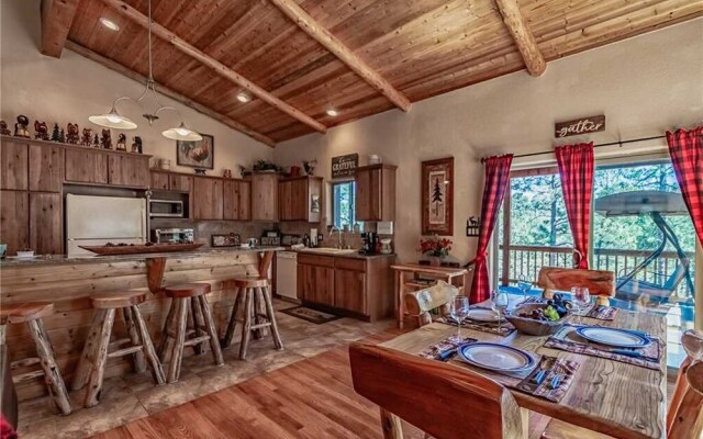 Cozy Knotty and Nice - Four Bedroom Cabin