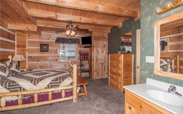 Chubby and Cubbys Den - Three Bedroom Cabin