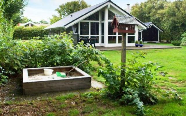 Three-Bedroom Holiday home in Tarm 5