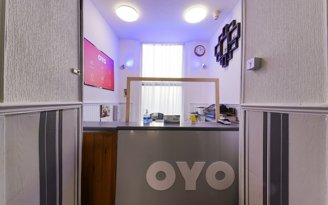 OYO Boston Court Hotel