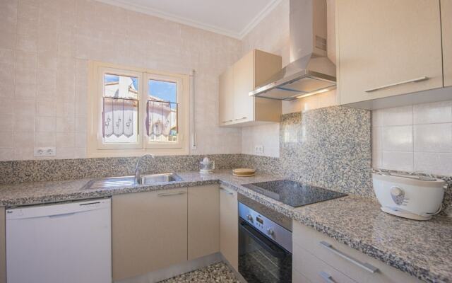 Villa - 6 Bedrooms with Pool and WiFi - 105023