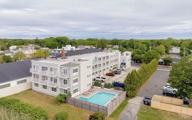 The Harbor Front Inn