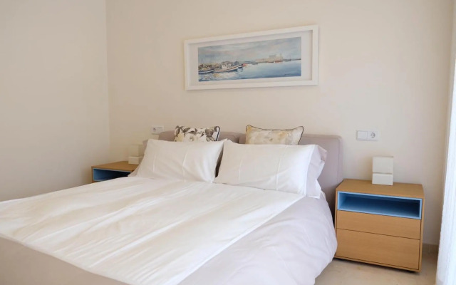 luxury modern apartment with terrace, pool and garage!