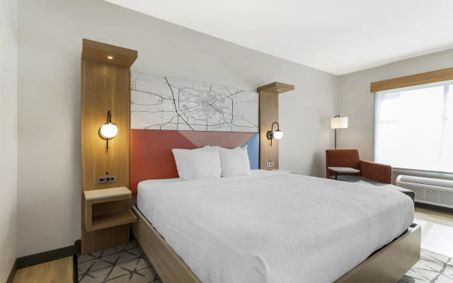 Best Western Plus Rose City Conference Center Inn