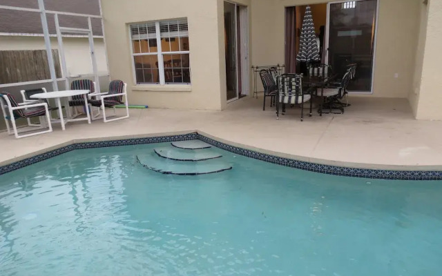 Deluxe Pool Homes by EAVH