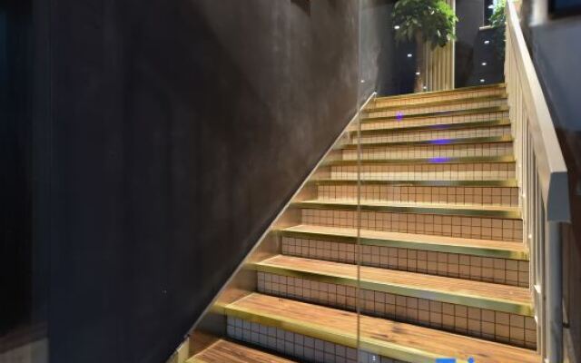 Yoyo Hotel