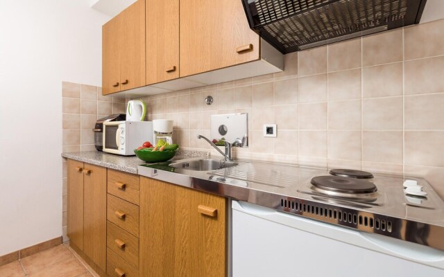 Stunning Apartment in Icici With Wifi and 1 Bedrooms