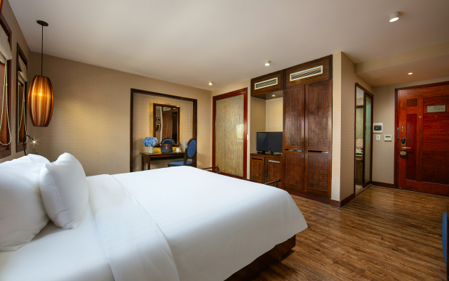 Oriental Suites Hotel & Spa