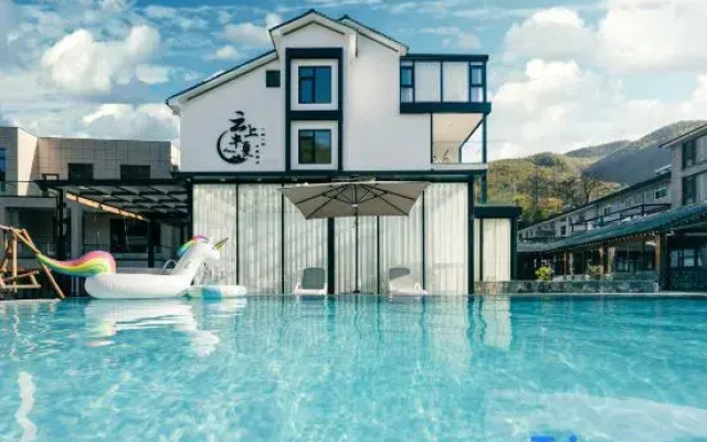Yunshangbanxia Linxi Wangye Hot Spring Family Holiday Beauty