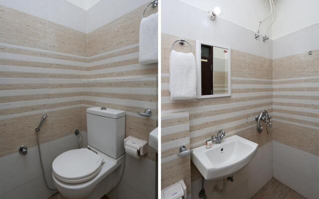 OYO 14971 C D Guest House