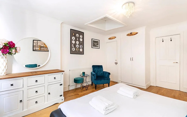 Spacious 4-bed House Near Liverpool St