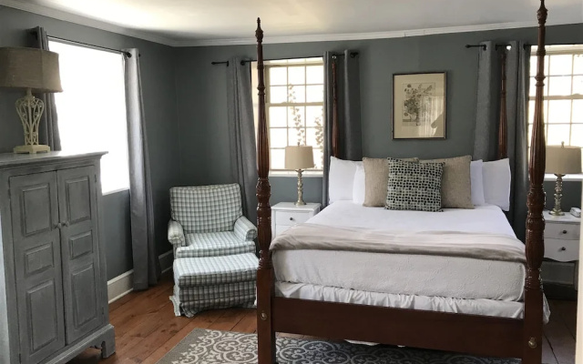 Inn at Millrace Pond