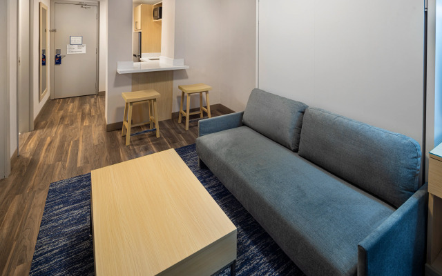 Holiday Inn Express and Suites Atlanta Downtown by IHG