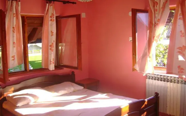 Apartments and Rooms Taverna