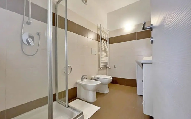 Modern Apt Next to M3 Metro, Milan