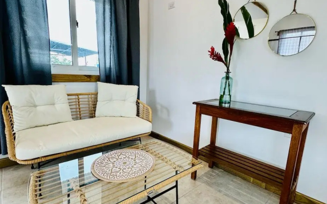 Annies 6th Street Apartment