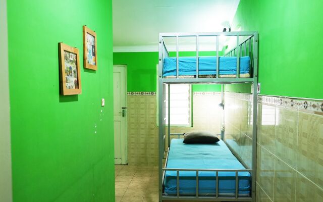 HOZ Bed and Breakfast - Hostel