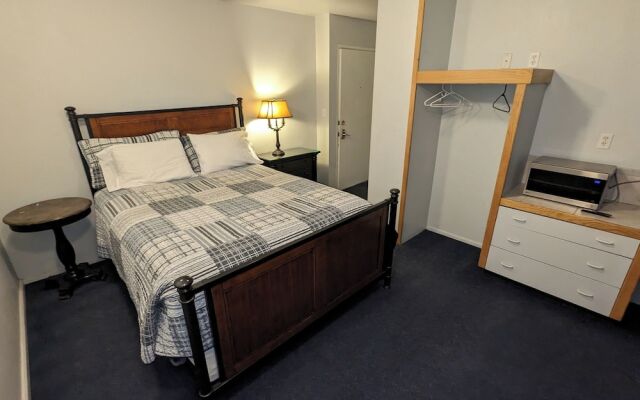 Majestic Rockies Motel