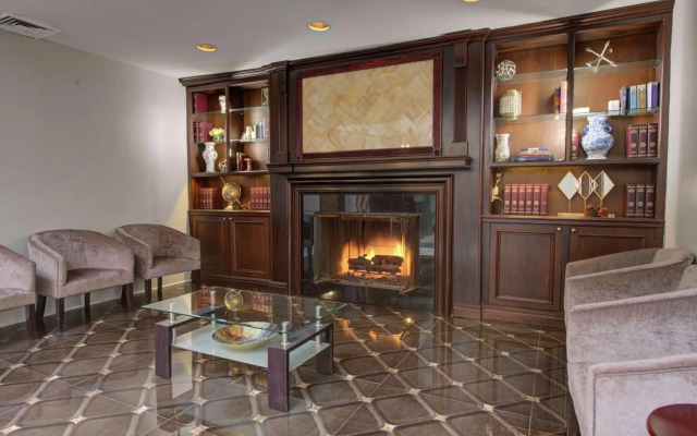 The Roslyn, Tapestry Collection by Hilton