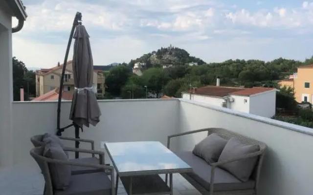 Ideal Holiday Apartment 2