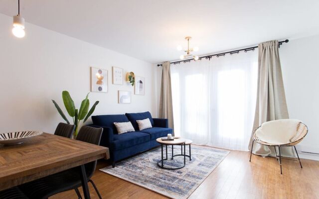 Fresh & Styled 2 Bedroom Apt in Mile End