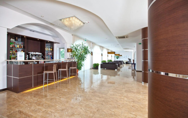 Hotel For You