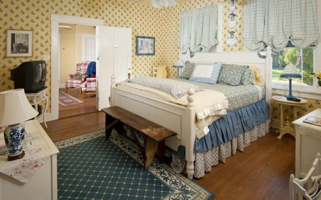 The Cotton Palace Bed and Breakfast