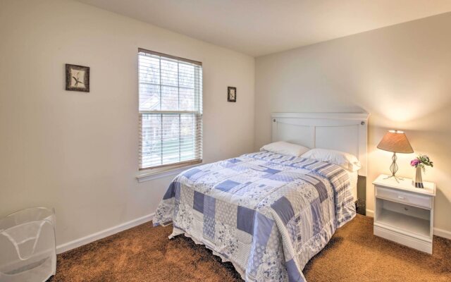 Greenwood Home ~15 Mi to Indianapolis!