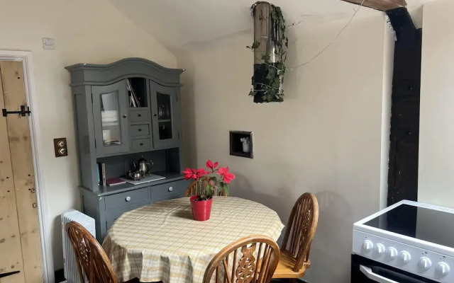 Cozy Cabin Retreat in Gloucestershire