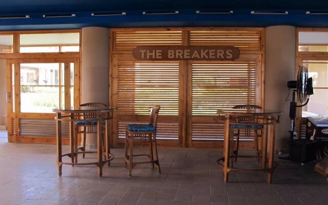 The Breakers Diving & Surfing Lodge