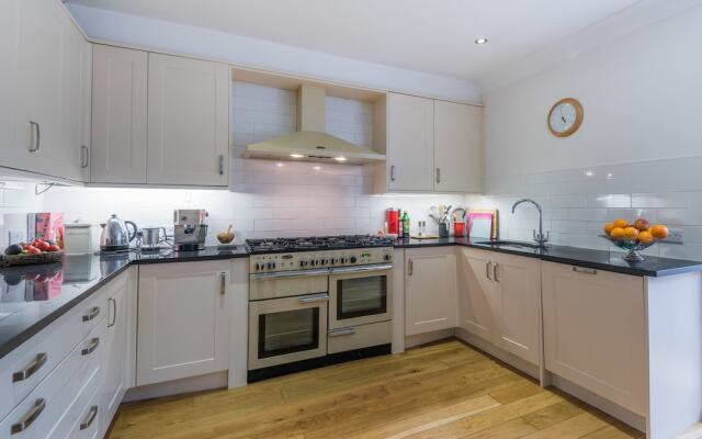 Charming Golders Green Home by Hampstead Heath