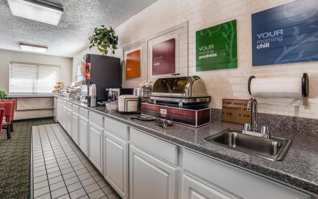 Yellowstone River Inn & Suites