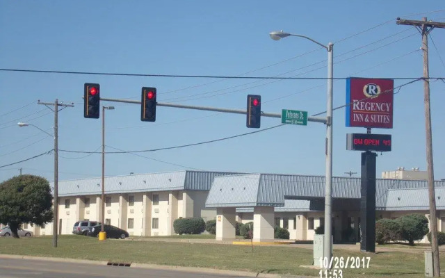 Super 8 by Wyndham Altus
